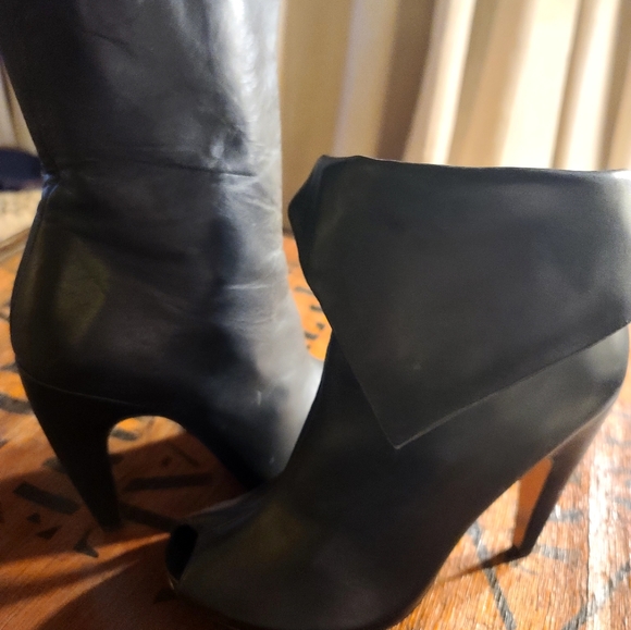 ITALIAN  LEATHER (vero curo) DOlCE VITA BLACK OPEN TOE SIDE ZIP BOOTS - Picture 10 of 16